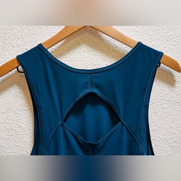 Lululemon Blue Lightweight Tank-Woman’s - Picture 4 of 5